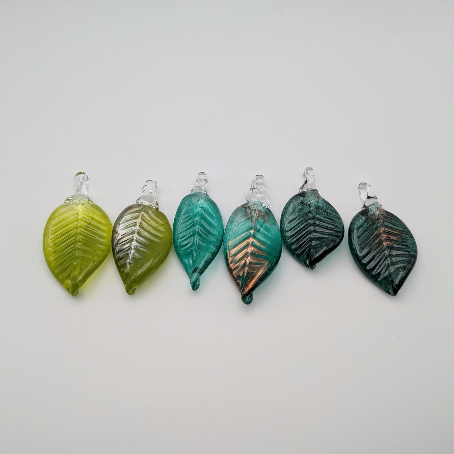 Medium Green Shine Leaf Ornament